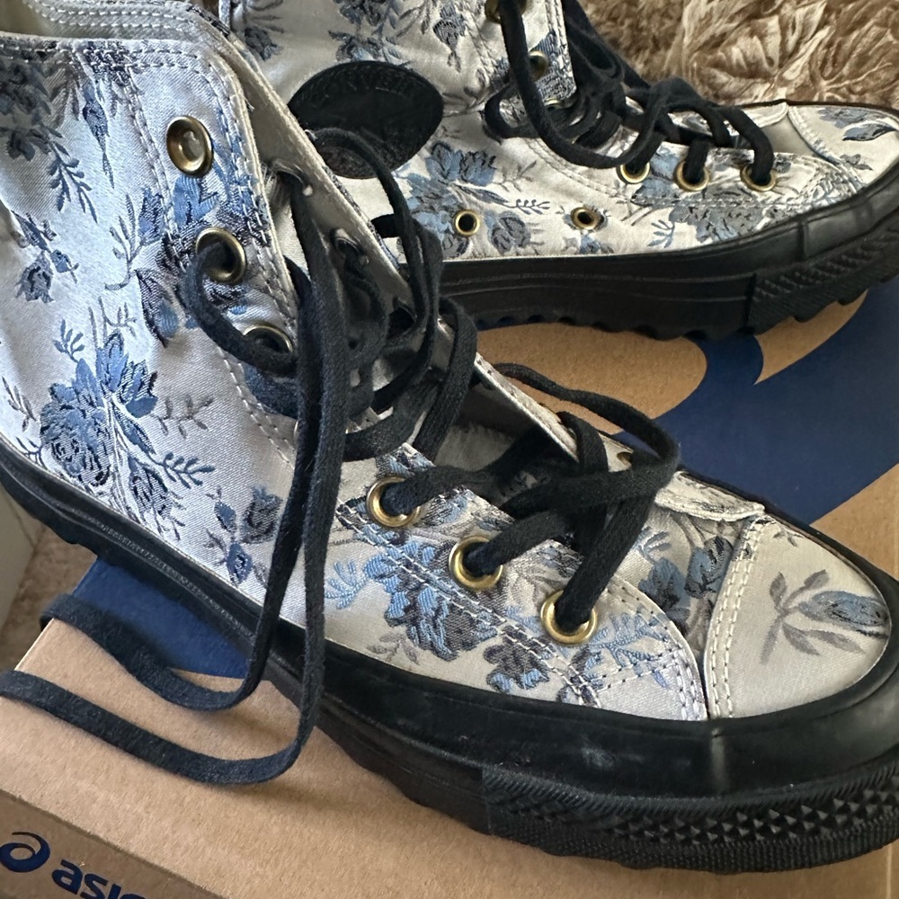 Converse Women's Floral High-Top Sneakers - Blue and Black